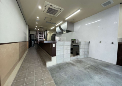 新世界で「焼鳥屋」を始めるならココ!観光客で賑わう街の居抜き店舗♪