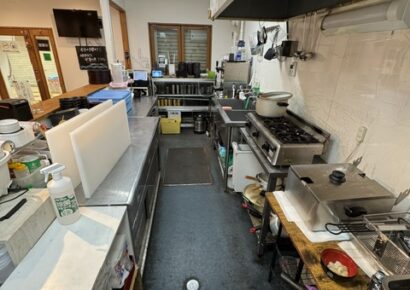 【坪単0.6万円台‼】駅近＆厨房設備充実！2フロア使える商店街店舗♪