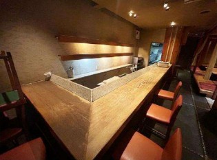 賑わう「あかつき通り」で夢の飲食店をオープン!設備満載の1階カウンター居抜き物件が登場(^^♪