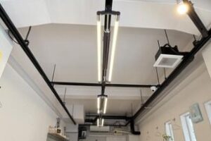 谷町九丁目駅徒歩5分・角立地×1階路面！約8坪のコンパクトな店舗です。