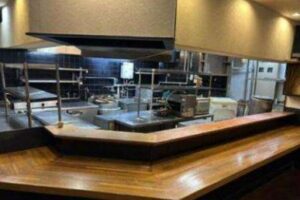 オフィスビル地下飲食店フロアー！居酒屋居抜きでスムーズな出店を目指しませんか？